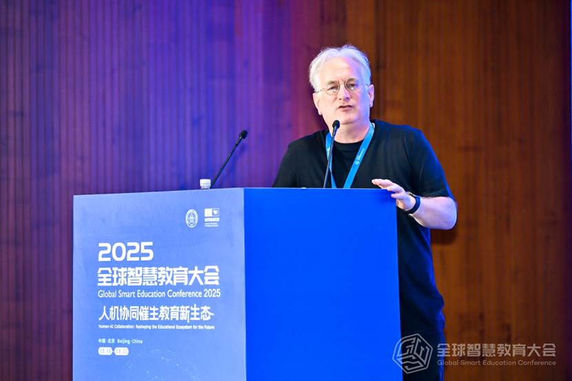联合国教科文组织人工智能与教育伦理教席主持人韦恩·霍姆斯（Wayne Holmes）